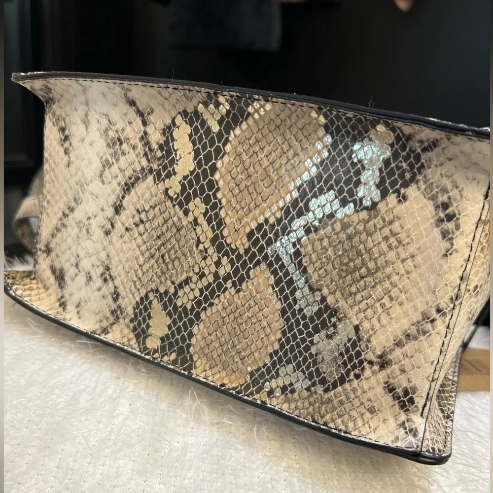 Steve Madden picture removable guitar